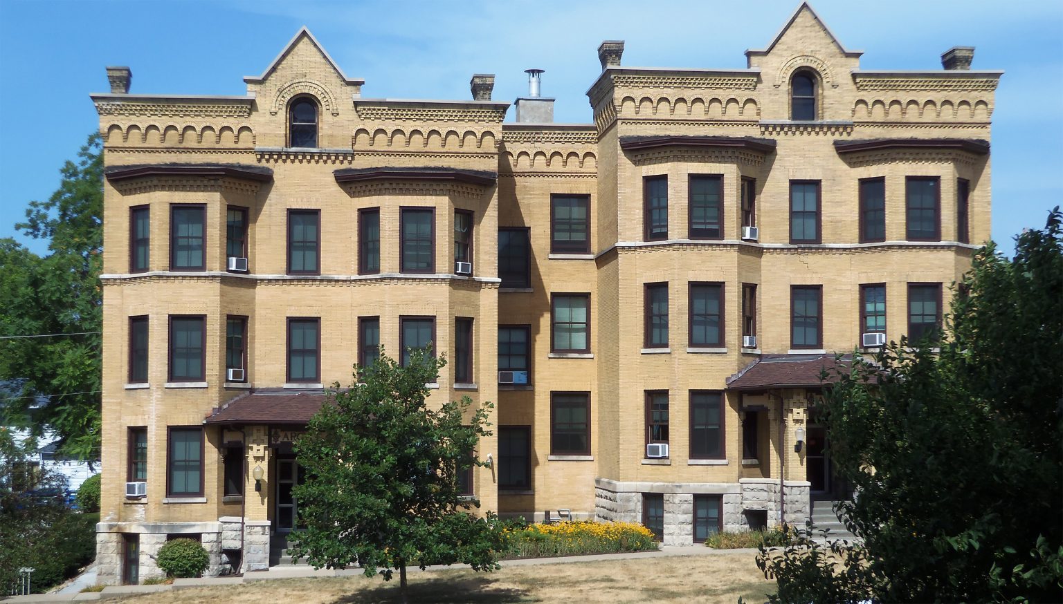 COCM Assumes Management of OnCampus Housing Program at Palmer College